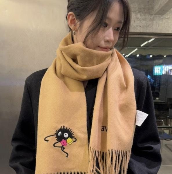 designer,replica,clothing,fake,1:1,lv,luxury,high quality Loewe’s new Little Virus series (ESH51)