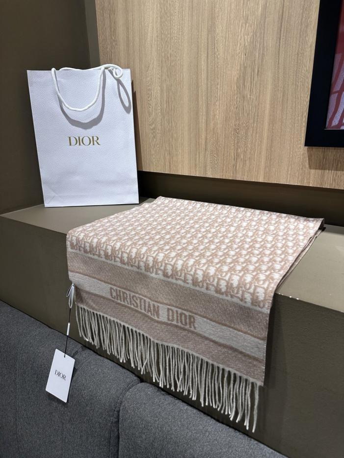 designer,replica,clothing,fake,1:1,lv,luxury,high quality This Dior printed scarf features the Oblique print pattern (XV9DN). designer,replica,clothing,fake,1:1,lv,luxury,high quality This Dior printed scarf features the Oblique print pattern (XV9DN).