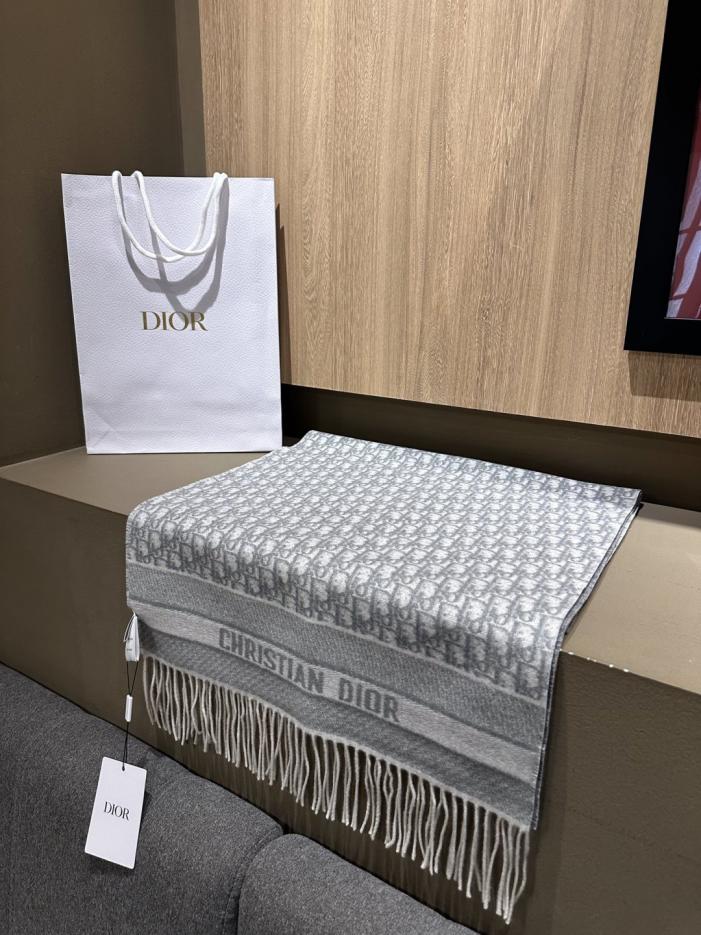 designer,replica,clothing,fake,1:1,lv,luxury,high quality This Dior printed scarf features an Oblique print pattern (379ZV). designer,replica,clothing,fake,1:1,lv,luxury,high quality This Dior printed scarf features an Oblique print pattern (379ZV).