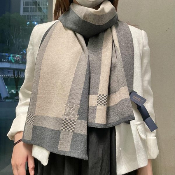 designer,replica,clothing,fake,1:1,lv,luxury,high quality High-end cashmere knit scarf (QABIL), same style as sold in LV boutiques.