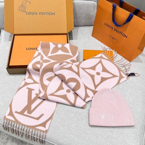designer,replica,clothing,fake,1:1,lv,luxury,high quality Louis Vitton, Round Four-Leaf Clover Scarf, Pinkish-Camel Color (2Y9GJ)
