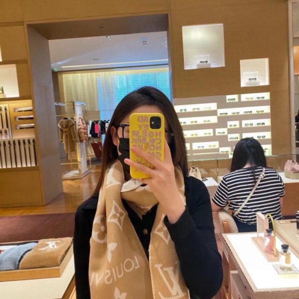 designer,replica,clothing,fake,1:1,lv,luxury,high quality LV light pink and white color-blocked scarf, LVEssential scarf (4WSA4)
