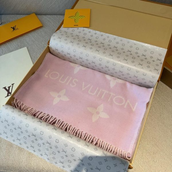 designer,replica,clothing,fake,1:1,lv,luxury,high quality LV light pink and white color-blocked scarf, LVEssential scarf (V5EZ9)