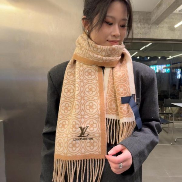 designer,replica,clothing,fake,1:1,lv,luxury,high quality Louis Vuitton’s new lambskin scarf (7XHO3)