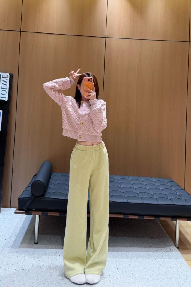 designer,replica,clothing,fake,1:1,lv,luxury,high quality Chanel’s new wide-leg trousers with delicate star-like rhinestone embellishments, fleece lining, elastic waist, and embroidered double C logo (NKSTR). designer,replica,clothing,fake,1:1,lv,luxury,high quality Chanel’s new wide-leg trousers with delicate star-like rhinestone embellishments, fleece lining, elastic waist, and embroidered double C logo (NKSTR).