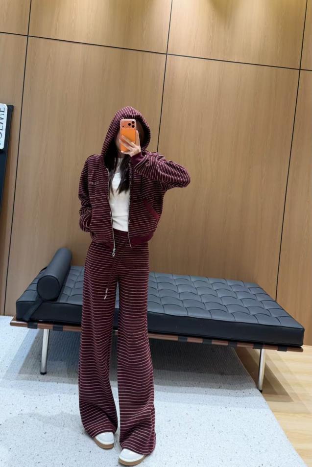designer,replica,clothing,fake,1:1,lv,luxury,high quality LOEWE’s new striped hooded cardigan paired with elasticated wide-leg trousers set (MQJY3) designer,replica,clothing,fake,1:1,lv,luxury,high quality LOEWE’s new striped hooded cardigan paired with elasticated wide-leg trousers set (MQJY3)