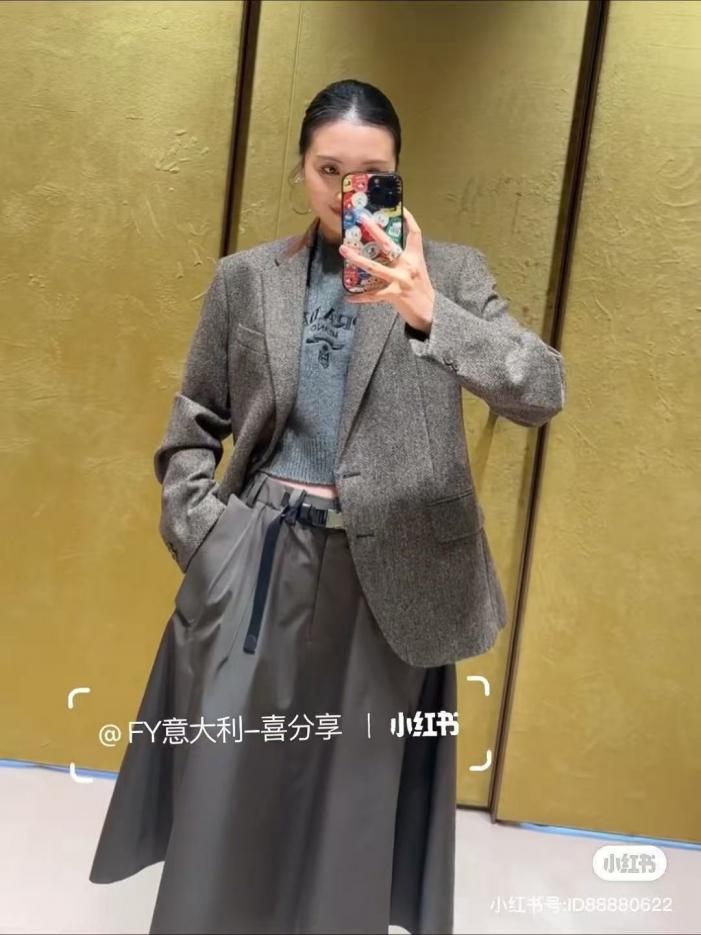 designer,replica,clothing,fake,1:1,lv,luxury,high quality Prada’s new color-blocked leather lapel herringbone blazer (DZI5C) designer,replica,clothing,fake,1:1,lv,luxury,high quality Prada’s new color-blocked leather lapel herringbone blazer (DZI5C)