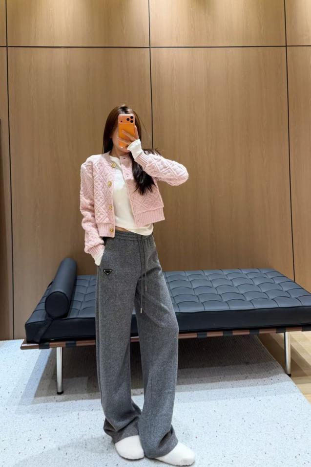 designer,replica,clothing,fake,1:1,lv,luxury,high quality New elastic waistband curved casual pants with triangle logo embellishment (3WGOV) designer,replica,clothing,fake,1:1,lv,luxury,high quality New elastic waistband curved casual pants with triangle logo embellishment (3WGOV)