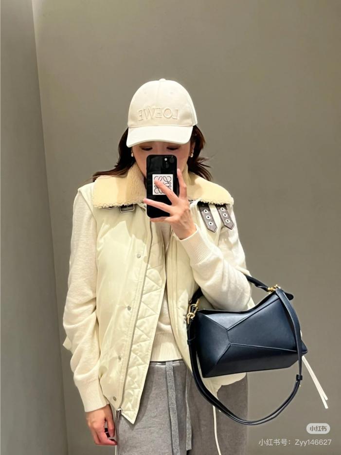 designer,replica,clothing,fake,1:1,lv,luxury,high quality LOEWE Autumn/Winter New Style Patchwork Lambswool Collar Down Jacket Vest (AYFVA) designer,replica,clothing,fake,1:1,lv,luxury,high quality LOEWE Autumn/Winter New Style Patchwork Lambswool Collar Down Jacket Vest (AYFVA)