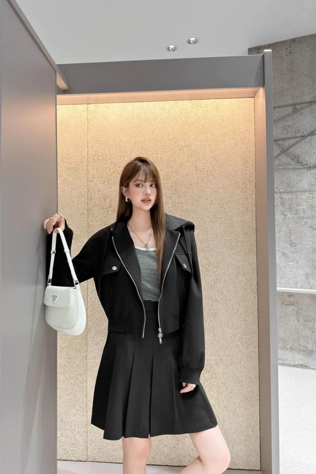 designer,replica,clothing,fake,1:1,lv,luxury,high quality Prada triangular logo hooded jacket (UT18E) designer,replica,clothing,fake,1:1,lv,luxury,high quality Prada triangular logo hooded jacket (UT18E)