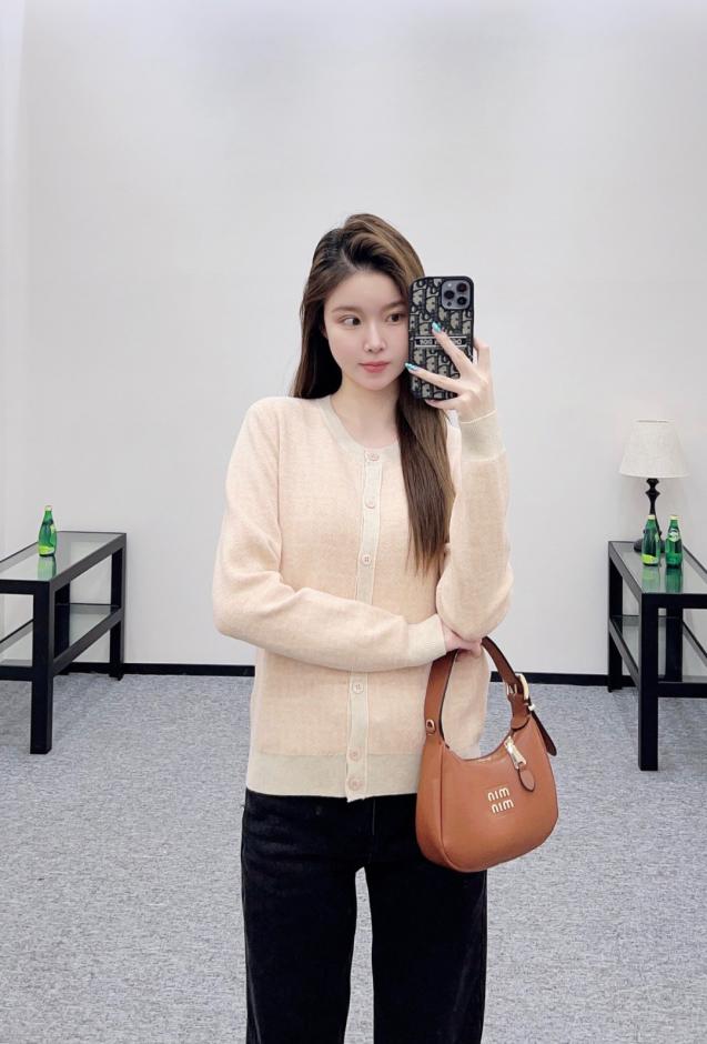 designer,replica,clothing,fake,1:1,lv,luxury,high quality FENDI Fall/Winter Latest Collection: Jacquard Crew Neck Knit Cardigan (XLEO7) designer,replica,clothing,fake,1:1,lv,luxury,high quality FENDI Fall/Winter Latest Collection: Jacquard Crew Neck Knit Cardigan (XLEO7)