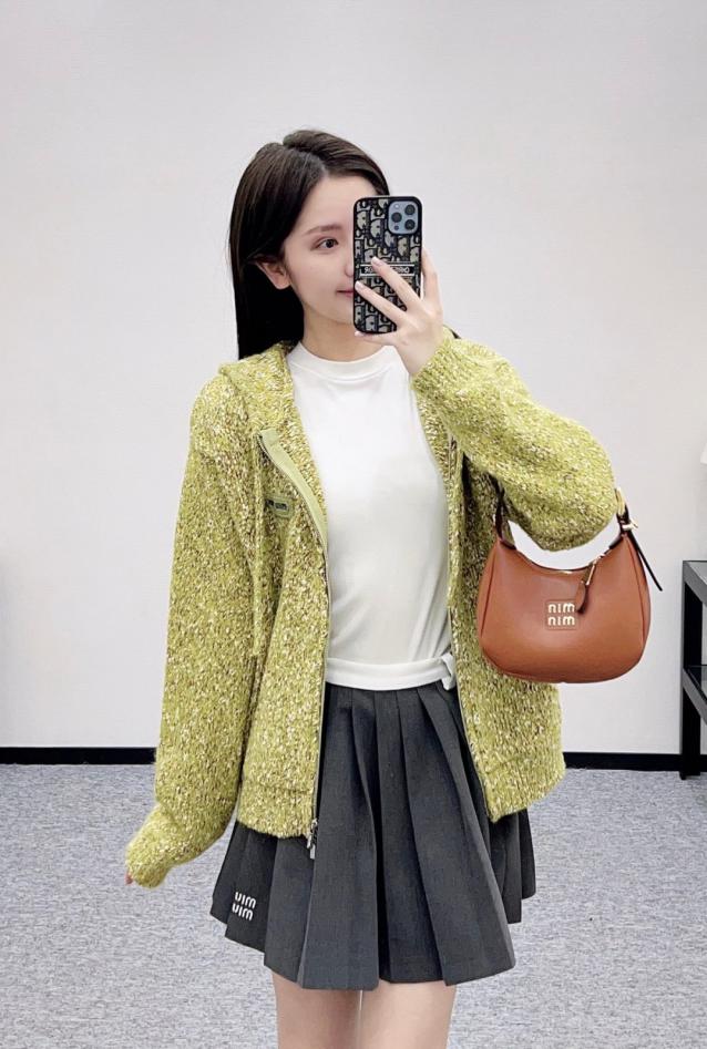 designer,replica,clothing,fake,1:1,lv,luxury,high quality MiuMiu Fall/Winter Newest Collection: Hooded Snowflake Dot Knit Cardigan (0HV9R) designer,replica,clothing,fake,1:1,lv,luxury,high quality MiuMiu Fall/Winter Newest Collection: Hooded Snowflake Dot Knit Cardigan (0HV9R)