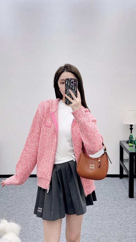 designer,replica,clothing,fake,1:1,lv,luxury,high quality MiuMiu’s latest Fall/Winter collection: Hooded snowflake polka dot knit cardigan (IJIIO) designer,replica,clothing,fake,1:1,lv,luxury,high quality MiuMiu’s latest Fall/Winter collection: Hooded snowflake polka dot knit cardigan (IJIIO)
