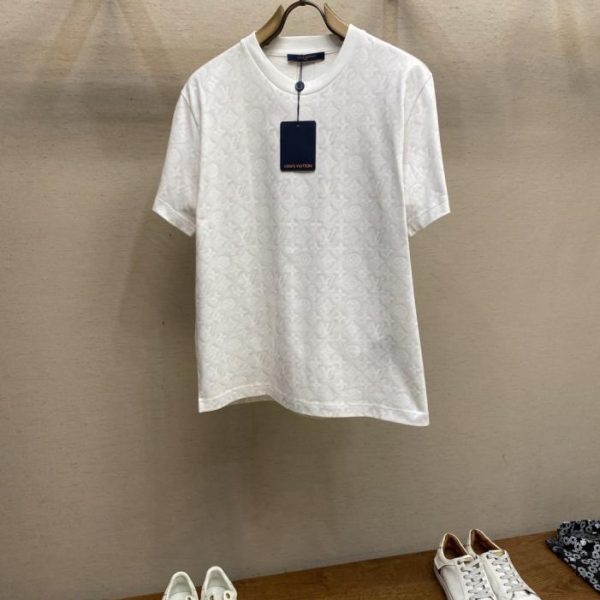 designer,replica,clothing,fake,1:1,lv,luxury,high quality This LV 2026FW early spring T-shirt is covered with the Halo Monogram print (EMOJC).