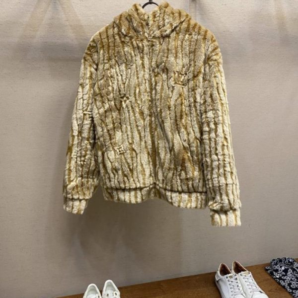 designer,replica,clothing,fake,1:1,lv,luxury,high quality LV SS26 New Ski Collection Letter Stripe Jacquard Fur Hooded Jacket* (9OGD8)