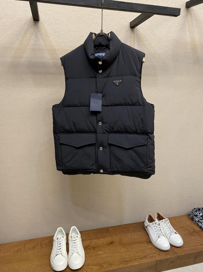 designer,replica,clothing,fake,1:1,lv,luxury,high quality Prada down vest with triangular logo (4O9UZ) designer,replica,clothing,fake,1:1,lv,luxury,high quality Prada down vest with triangular logo (4O9UZ)