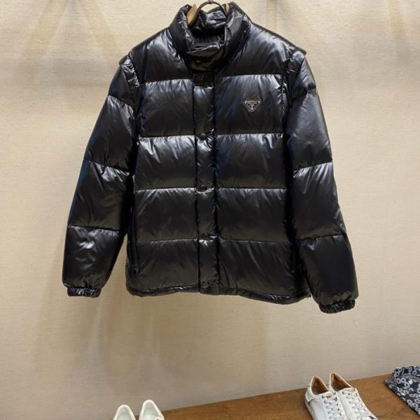 designer,replica,clothing,fake,1:1,lv,luxury,high quality Prada down jacket (7YHU3) – two-in-one design with detachable sleeves, made of 90% white goose down.