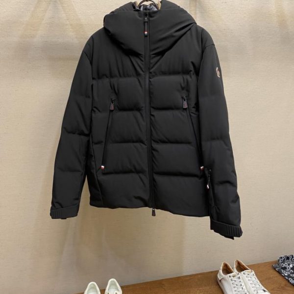 designer,replica,clothing,fake,1:1,lv,luxury,high quality Moncler Fall/Winter High-End Outdoor Collection: Windproof, Waterproof, All-Weather Down Jacket (M0F4L)