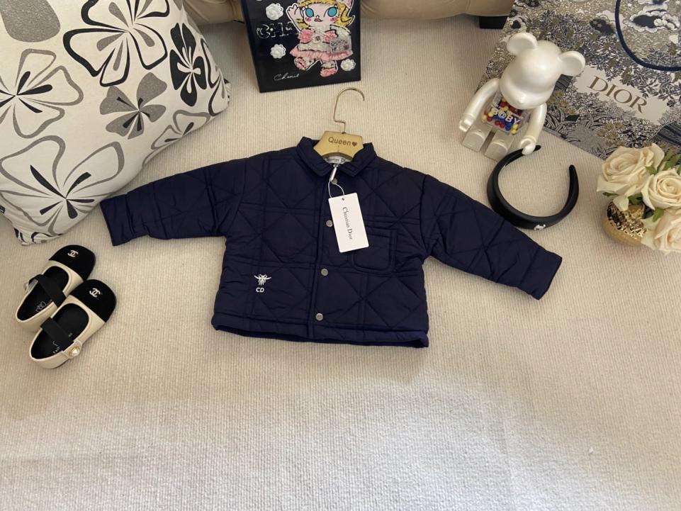 designer,replica,clothing,fake,1:1,lv,luxury,high quality Dior’s new autumn/winter cotton coat is now available, suitable for both boys and girls (M1UUH).