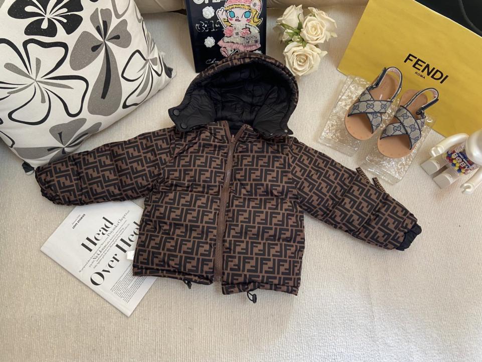 designer,replica,clothing,fake,1:1,lv,luxury,high quality Fendi’s new autumn/winter collection includes a reversible cotton jacket suitable for both boys and girls (JGB6G).