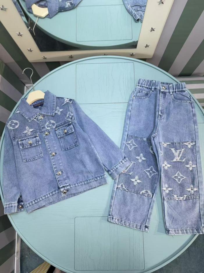 designer,replica,clothing,fake,1:1,lv,luxury,high quality LV Early Autumn/Winter New Children’s Set (Two-piece set: Jacket + Washed Jeans) (TU4N2) designer,replica,clothing,fake,1:1,lv,luxury,high quality LV Early Autumn/Winter New Children’s Set (Two-piece set: Jacket + Washed Jeans) (TU4N2)
