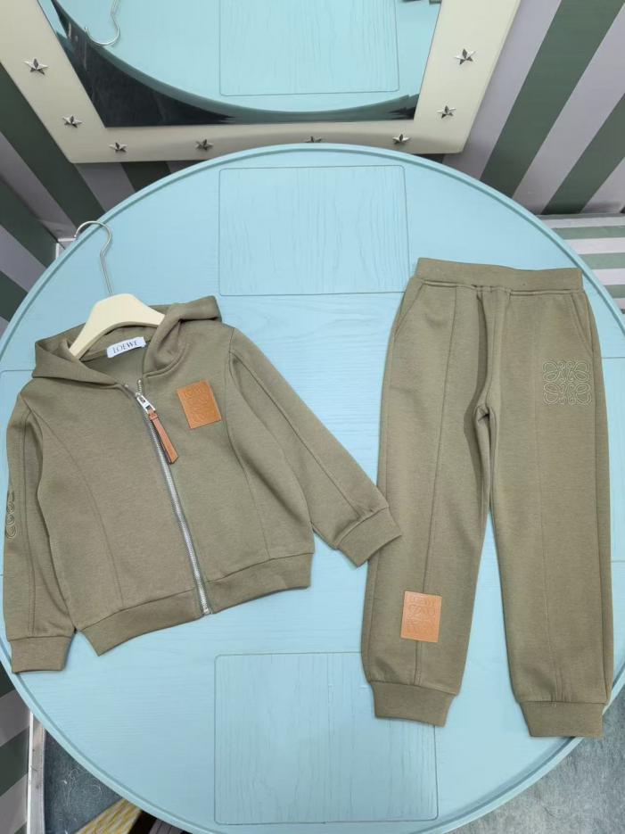 designer,replica,clothing,fake,1:1,lv,luxury,high quality Loe’s new early autumn/winter children’s sweatshirt set (2-piece) (64NXL) designer,replica,clothing,fake,1:1,lv,luxury,high quality Loe’s new early autumn/winter children’s sweatshirt set (2-piece) (64NXL)