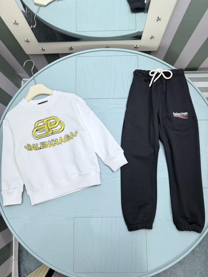designer,replica,clothing,fake,1:1,lv,luxury,high quality High-quality early autumn/winter Balenciaga new children’s crew neck sweatshirt set (V5FUF) designer,replica,clothing,fake,1:1,lv,luxury,high quality High-quality early autumn/winter Balenciaga new children’s crew neck sweatshirt set (V5FUF)