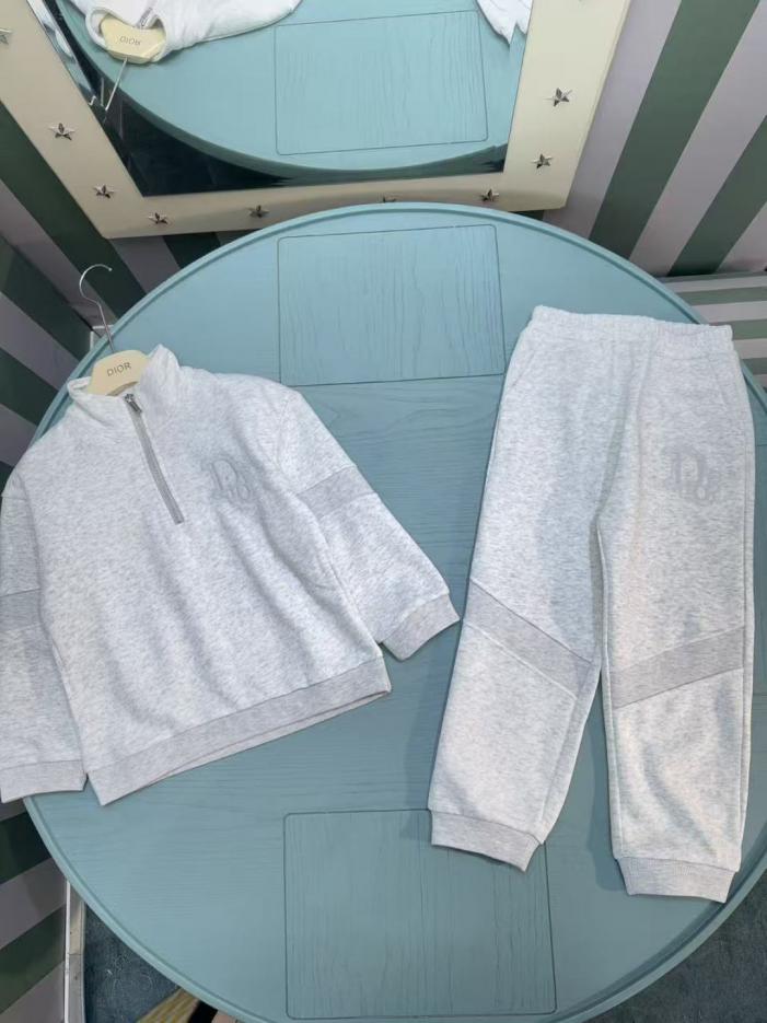 designer,replica,clothing,fake,1:1,lv,luxury,high quality High-quality Dior Fall/Winter children’s clothing new arrival set: Stand-up collar sweatshirt + trousers, two-piece set (HJ9KC) designer,replica,clothing,fake,1:1,lv,luxury,high quality High-quality Dior Fall/Winter children’s clothing new arrival set: Stand-up collar sweatshirt + trousers, two-piece set (HJ9KC)