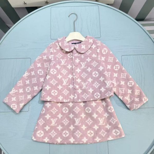designer,replica,clothing,fake,1:1,lv,luxury,high quality High-end Autumn/Winter Haute Couture LV Girl’s Set, Bespoke (Long-sleeved Jacket + Dress) Two-Piece Set (23OKA)