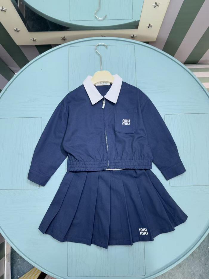 designer,replica,clothing,fake,1:1,lv,luxury,high quality High-quality early autumn/winter new arrival: MIUMIU children’s girl casual sweatshirt + skirt two-piece set (MW6I9) designer,replica,clothing,fake,1:1,lv,luxury,high quality High-quality early autumn/winter new arrival: MIUMIU children’s girl casual sweatshirt + skirt two-piece set (MW6I9)