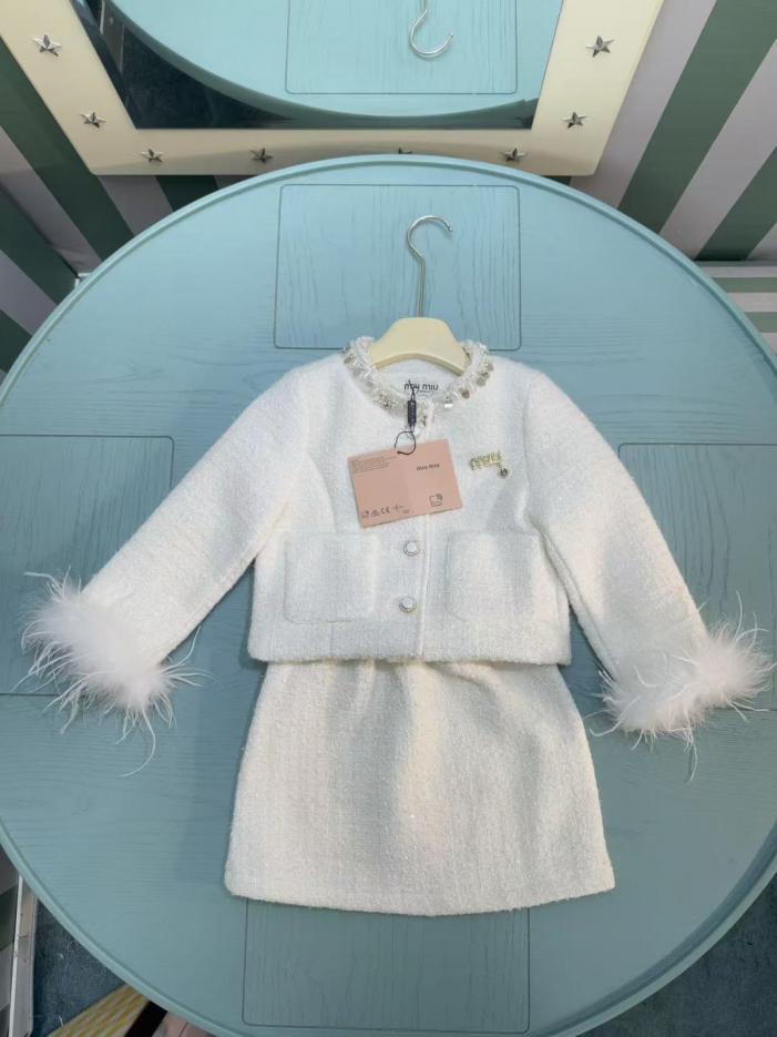 designer,replica,clothing,fake,1:1,lv,luxury,high quality Autumn/Winter Haute Couture MIU Girl Set (Long-sleeved Jacket + Skirt + Exquisite Brooch) Two-Piece Set (ZMLQ9) designer,replica,clothing,fake,1:1,lv,luxury,high quality Autumn/Winter Haute Couture MIU Girl Set (Long-sleeved Jacket + Skirt + Exquisite Brooch) Two-Piece Set (ZMLQ9)