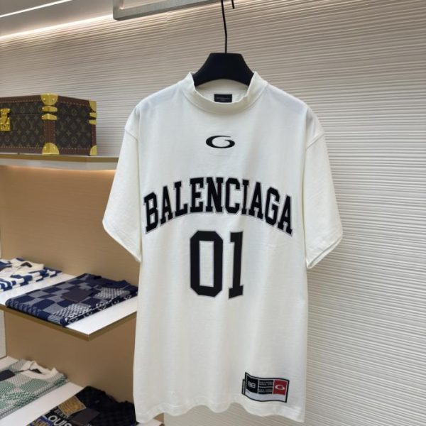 designer,replica,clothing,fake,1:1,lv,luxury,high quality Balenciaga #1 embroidered T-shirt (IU2UK)