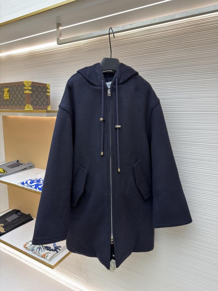 designer,replica,clothing,fake,1:1,lv,luxury,high quality Loewe leather-label hooded long coat (OS9AR) designer,replica,clothing,fake,1:1,lv,luxury,high quality Loewe leather-label hooded long coat (OS9AR)