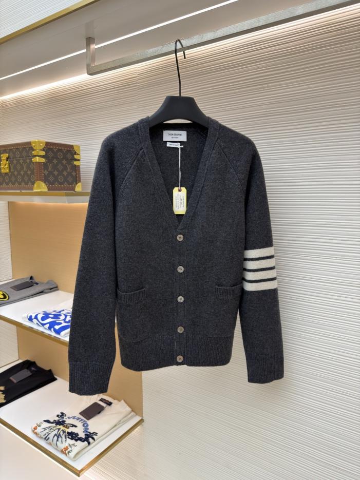 designer,replica,clothing,fake,1:1,lv,luxury,high quality THOM BROWNE Classic Four-Stripe Wool Knit Cardigan (L5Z3H) designer,replica,clothing,fake,1:1,lv,luxury,high quality THOM BROWNE Classic Four-Stripe Wool Knit Cardigan (L5Z3H)