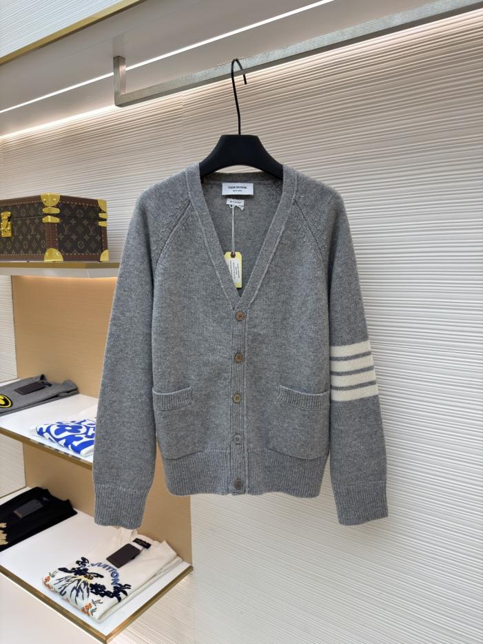 designer,replica,clothing,fake,1:1,lv,luxury,high quality THOM BROWNE Classic Four-Stripe Wool Knit Cardigan (0MA1A) designer,replica,clothing,fake,1:1,lv,luxury,high quality THOM BROWNE Classic Four-Stripe Wool Knit Cardigan (0MA1A)