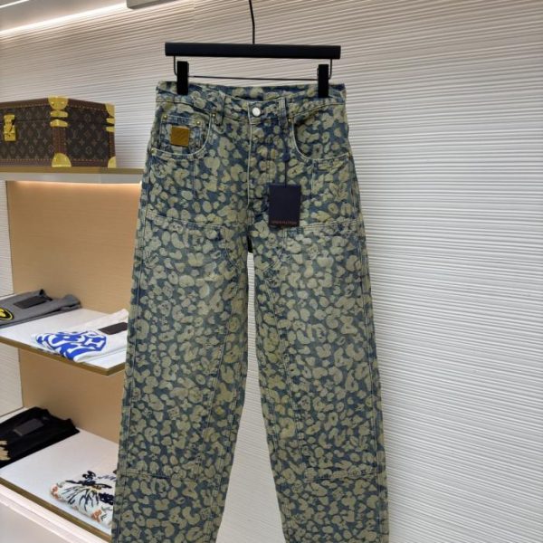 designer,replica,clothing,fake,1:1,lv,luxury,high quality LOUIS VUITTON Letter Jacquard Pearl Button Cargo Jeans (VZCJV)