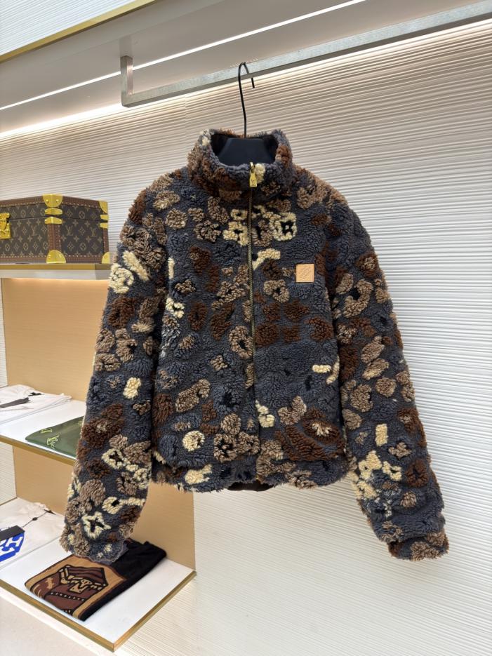 designer,replica,clothing,fake,1:1,lv,luxury,high quality LOUIS VUITTON Teddy Fleece Reversible Jacket (8COXM) designer,replica,clothing,fake,1:1,lv,luxury,high quality LOUIS VUITTON Teddy Fleece Reversible Jacket (8COXM)