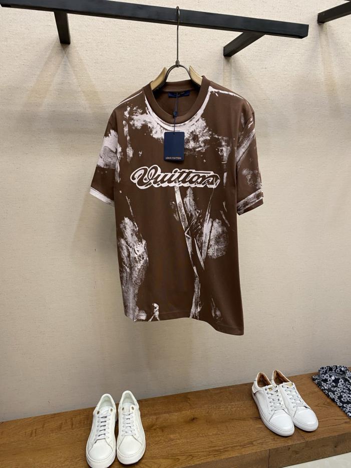 designer,replica,clothing,fake,1:1,lv,luxury,high quality LV Early Spring LV Outlaw Printed T-Shirt (TFNR5) designer,replica,clothing,fake,1:1,lv,luxury,high quality LV Early Spring LV Outlaw Printed T-Shirt (TFNR5)