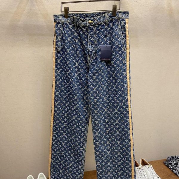designer,replica,clothing,fake,1:1,lv,luxury,high quality Louis Vuitton’s new jeans with all-over monogram print on the side trim (E8LEU)
