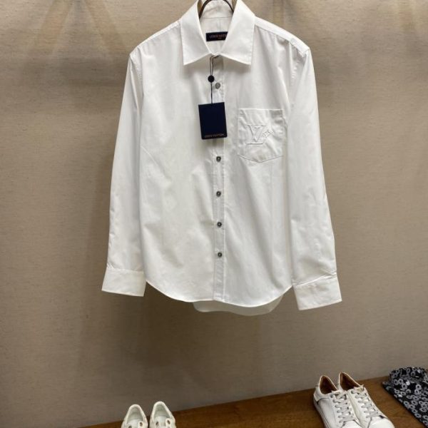 designer,replica,clothing,fake,1:1,lv,luxury,high quality LV shirt with silicone embossed LV Flower pattern on the chest pocket (LVMMT)