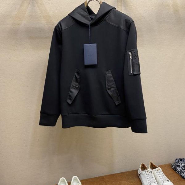designer,replica,clothing,fake,1:1,lv,luxury,high quality This cotton patchwork hooded sweatshirt (N2V7T) from Prada’s early autumn collection.