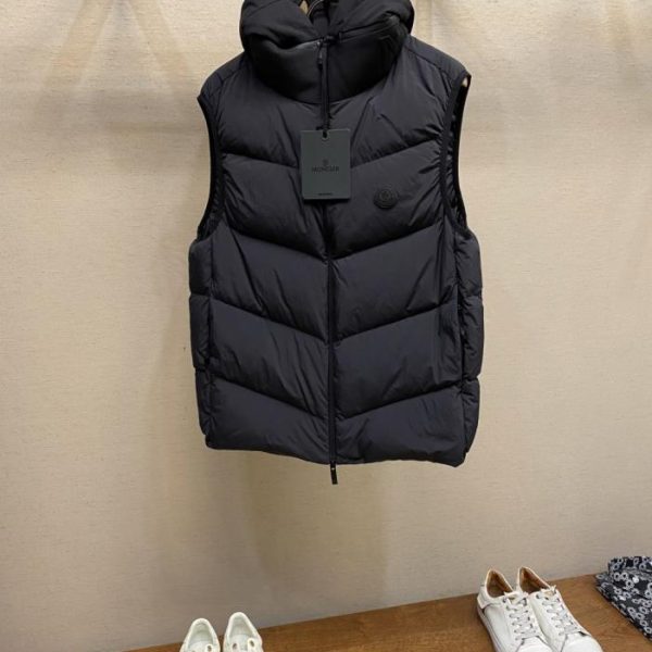 designer,replica,clothing,fake,1:1,lv,luxury,high quality Moncler Emblemed Hooded Down Vest (4DYM7)