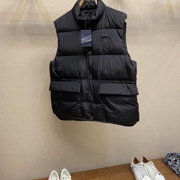 designer,replica,clothing,fake,1:1,lv,luxury,high quality Prada down vest with triangular logo trim (GM26L)