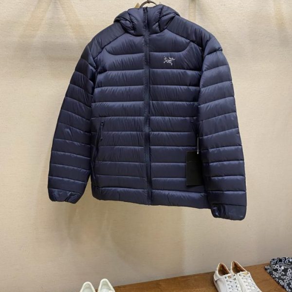 designer,replica,clothing,fake,1:1,lv,luxury,high quality Arcteryx Cerium 850 Fill Power Goose Down Solid Color Lightweight Windproof Warm Hooded Down Jacket (LWSTA)