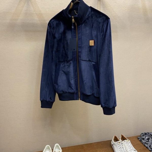 designer,replica,clothing,fake,1:1,lv,luxury,high quality LV early spring style, as worn by Bai Jingting, chic velvet zip-up sports jacket. This casual sweatshirt (IKZ13)