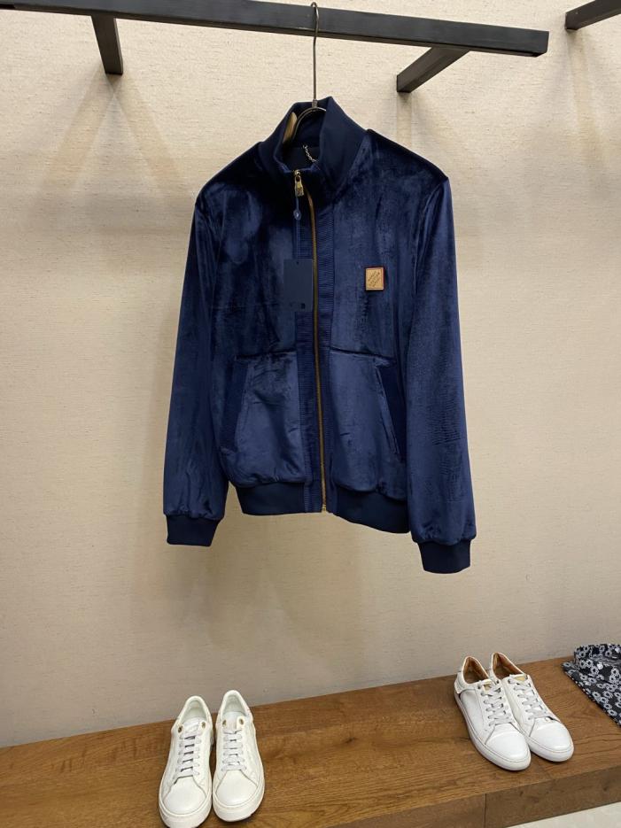 designer,replica,clothing,fake,1:1,lv,luxury,high quality LV early spring style, as worn by Bai Jingting, chic velvet zip-up sports jacket. This casual sweatshirt (IKZ13) designer,replica,clothing,fake,1:1,lv,luxury,high quality LV early spring style, as worn by Bai Jingting, chic velvet zip-up sports jacket. This casual sweatshirt (IKZ13)
