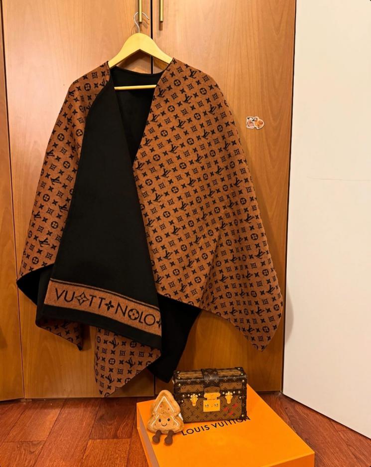designer,replica,clothing,fake,1:1,lv,luxury,high quality LV cape, wool and cashmere blend (FE59C) designer,replica,clothing,fake,1:1,lv,luxury,high quality LV cape, wool and cashmere blend (FE59C)