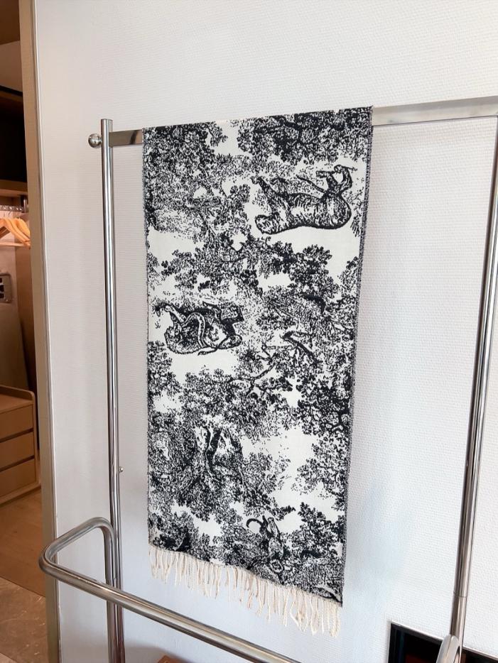 designer,replica,clothing,fake,1:1,lv,luxury,high quality Dior rabbit fur trim long scarf (W013Z) designer,replica,clothing,fake,1:1,lv,luxury,high quality Dior rabbit fur trim long scarf (W013Z)