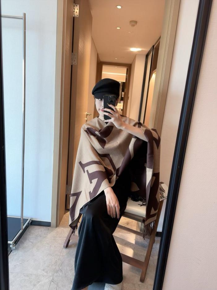 designer,replica,clothing,fake,1:1,lv,luxury,high quality LV Couple Scarf (8K6VL) designer,replica,clothing,fake,1:1,lv,luxury,high quality LV Couple Scarf (8K6VL)
