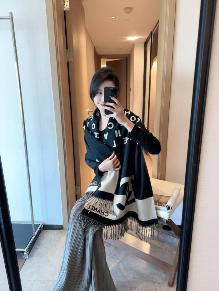 designer,replica,clothing,fake,1:1,lv,luxury,high quality Chanel’s new boutique-release scarf featuring a camellia design in twill silk (KZCTX). designer,replica,clothing,fake,1:1,lv,luxury,high quality Chanel’s new boutique-release scarf featuring a camellia design in twill silk (KZCTX).